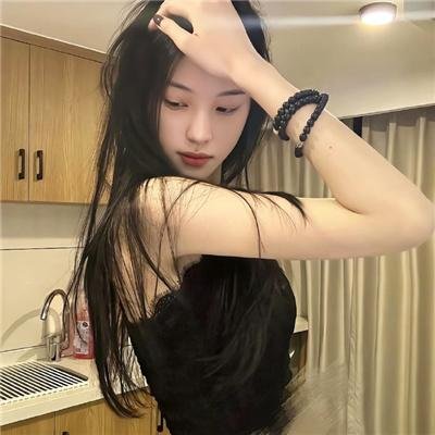 庭院里的女人